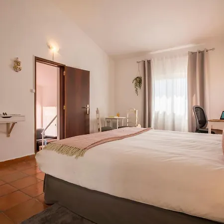 Lagos Digital Nomads Coliving & Coworking Gasthof Mato Porcas